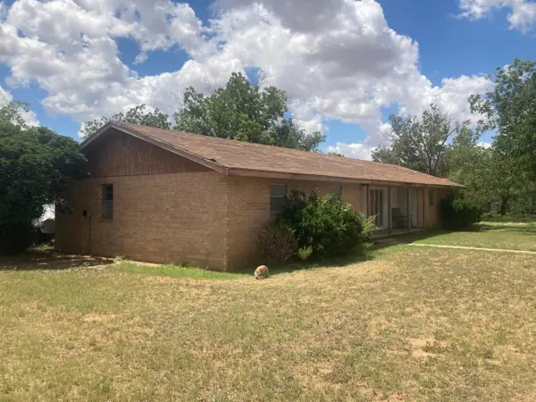 401 3rd Street, Roaring Springs, TX 79256