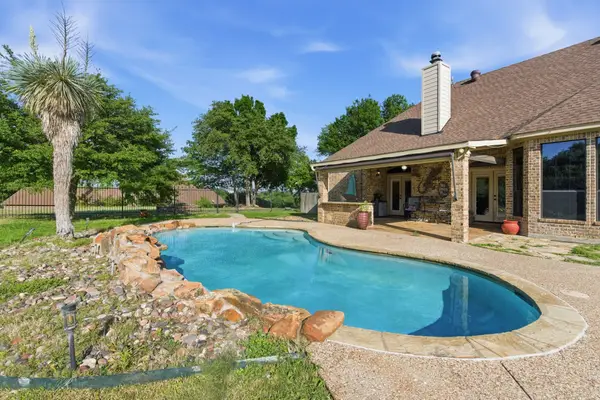 128 Horizon Circle, Azle, TX 76020