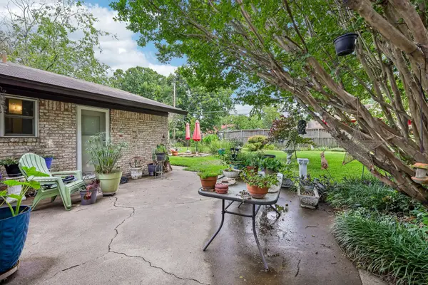 7452 Meadowcrest Drive, Fort Worth, TX 76112