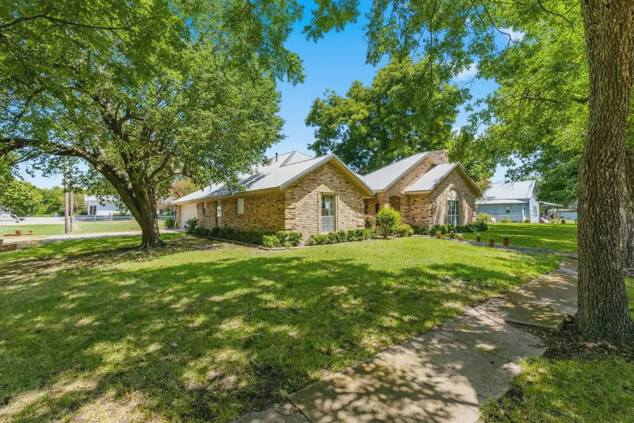 301 Paris Street, Pecan Gap, TX 75469 - #3