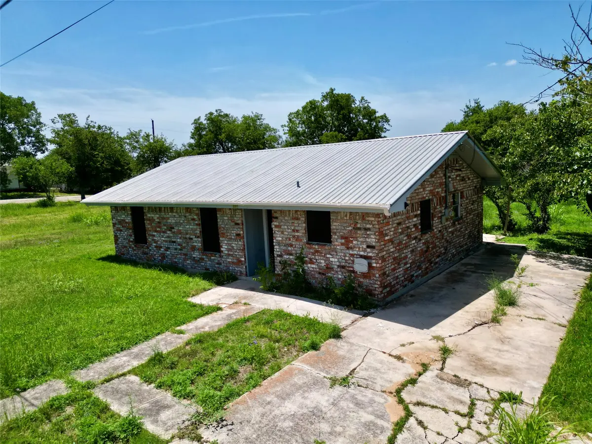 209 Prairie Avenue, Rogers, TX 76569 - #1