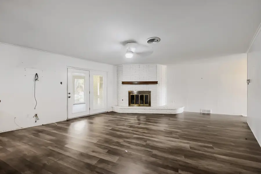 3912 Plantation Drive, Benbrook, TX 76116 - #2
