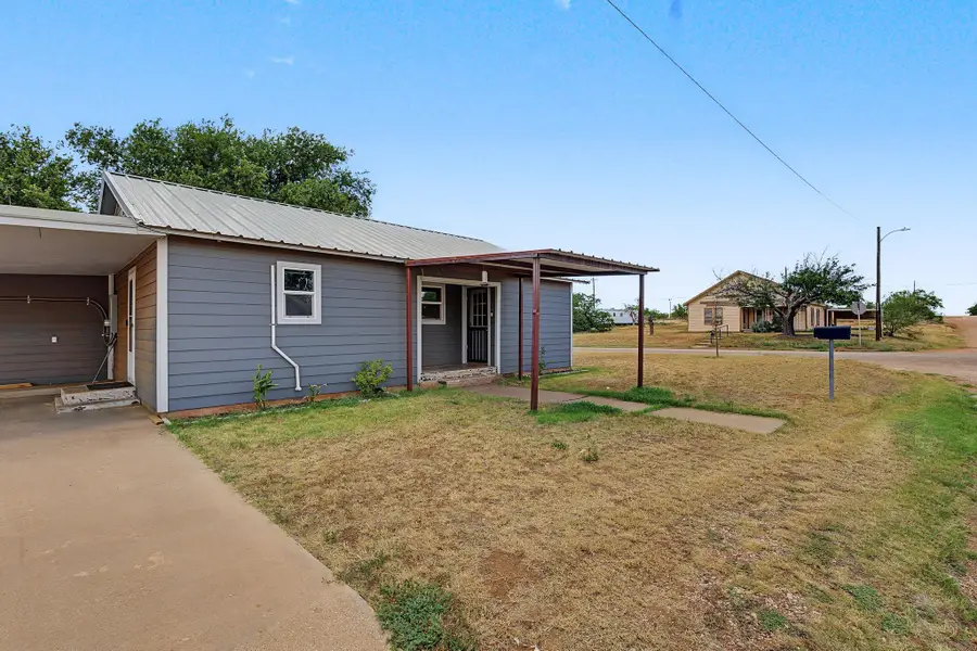 611 N Richard Avenue, Rotan, TX 79546 - #2