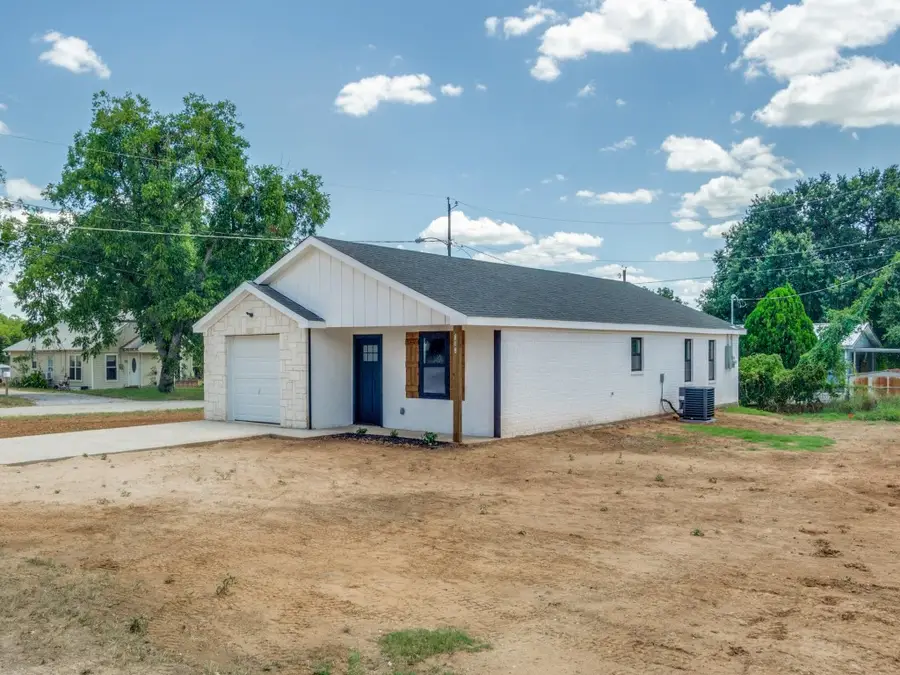 808 Buckboard Drive, De Leon, TX 76444 - #2