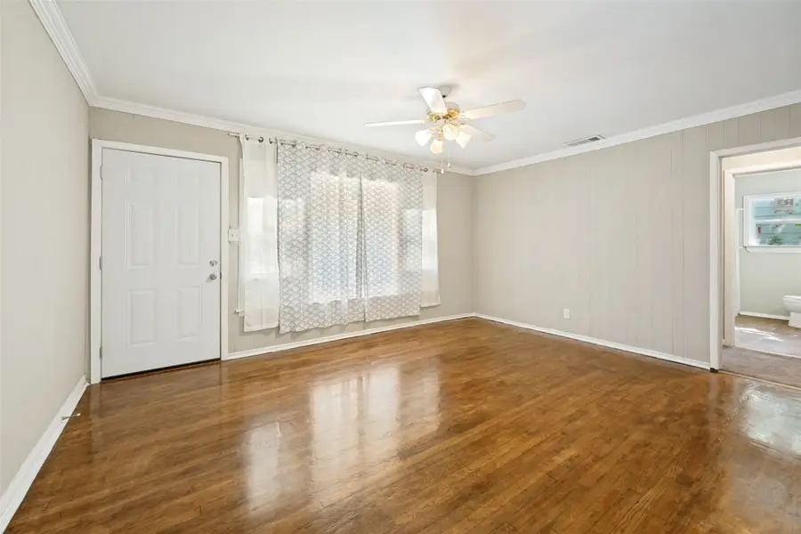 1225 W Boyce Avenue, Fort Worth, TX 76115 - #2