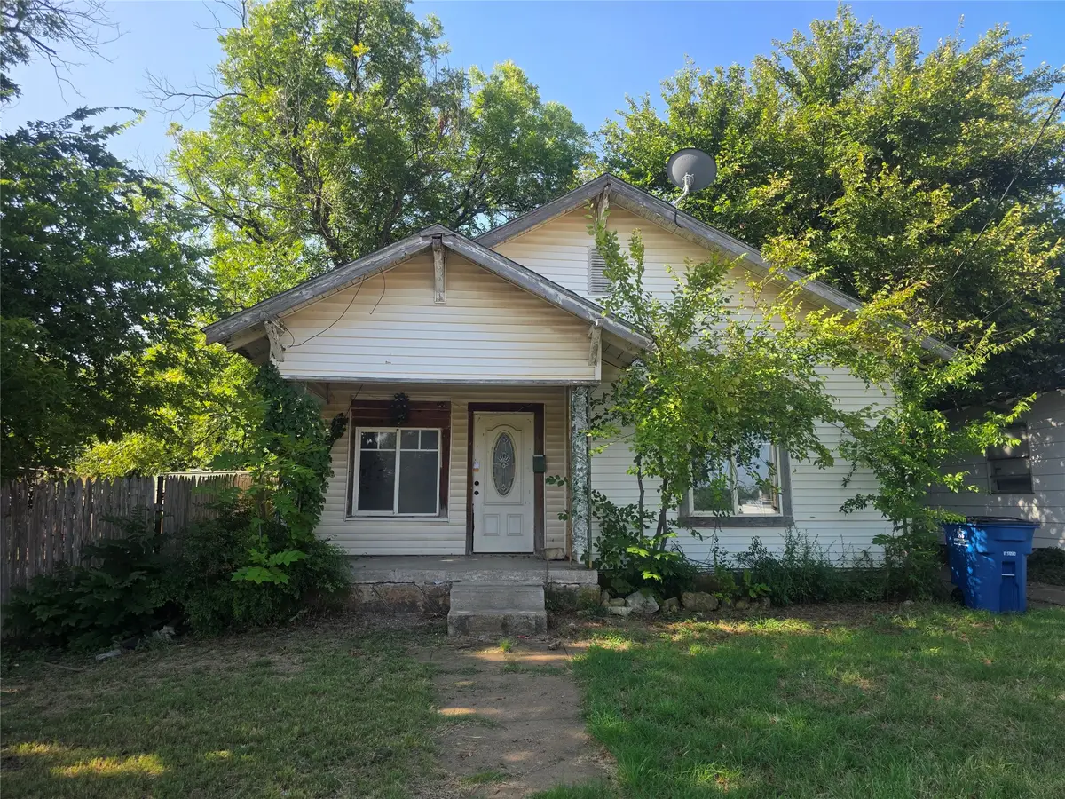 905 W Walker Street, Breckenridge, TX 76424 - #1