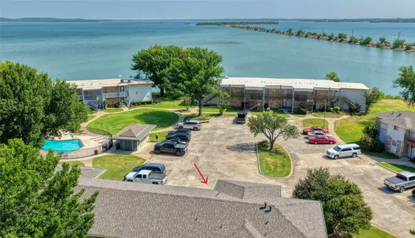 109 Harbor Drive #205, Runaway Bay, TX 76426