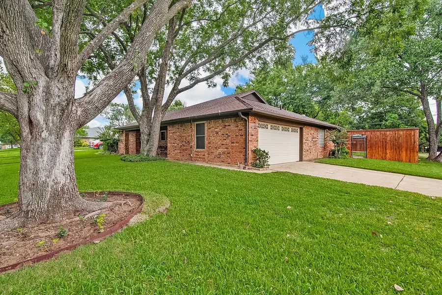 7700 Hunt Drive, North Richland Hills, TX 76182 - #2