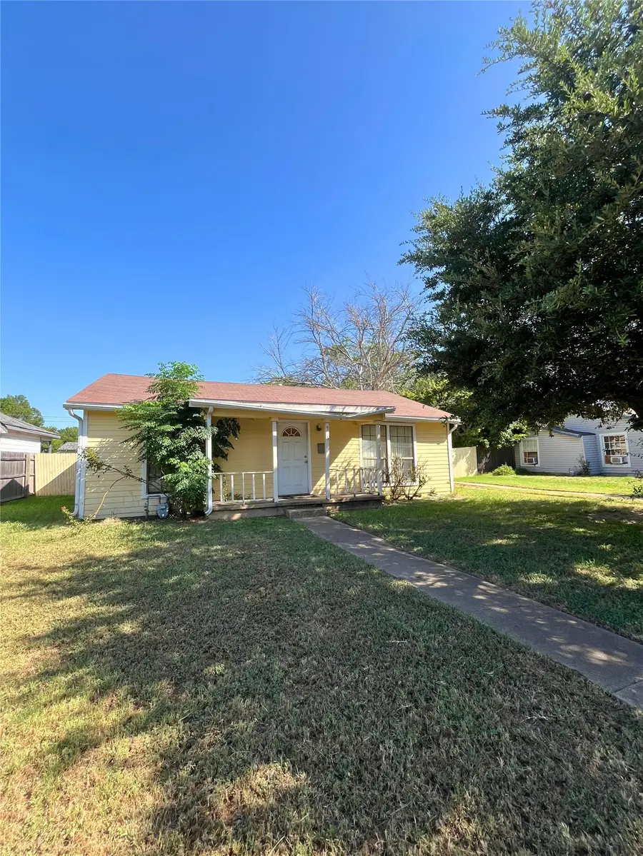 916 Poindexter Avenue, Cleburne, TX 76033 - #2