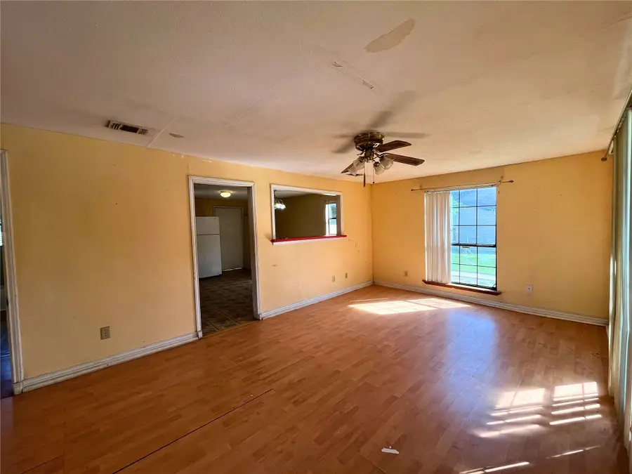 916 Poindexter Avenue, Cleburne, TX 76033 - #3