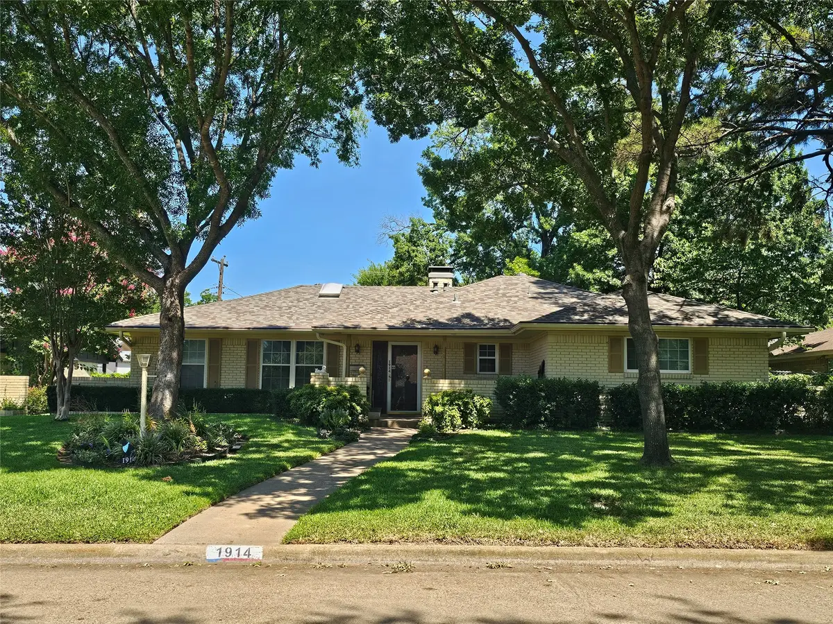 1914 Surrey Circle, Grand Prairie, TX 75050 - #1