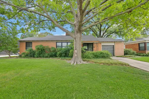 3617 W Seminary Drive, Fort Worth, TX 76109