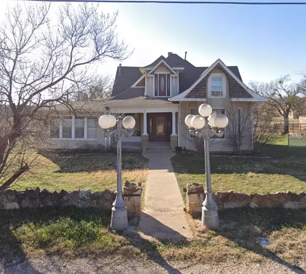 301 Petit Avenue, Throckmorton, TX 76483