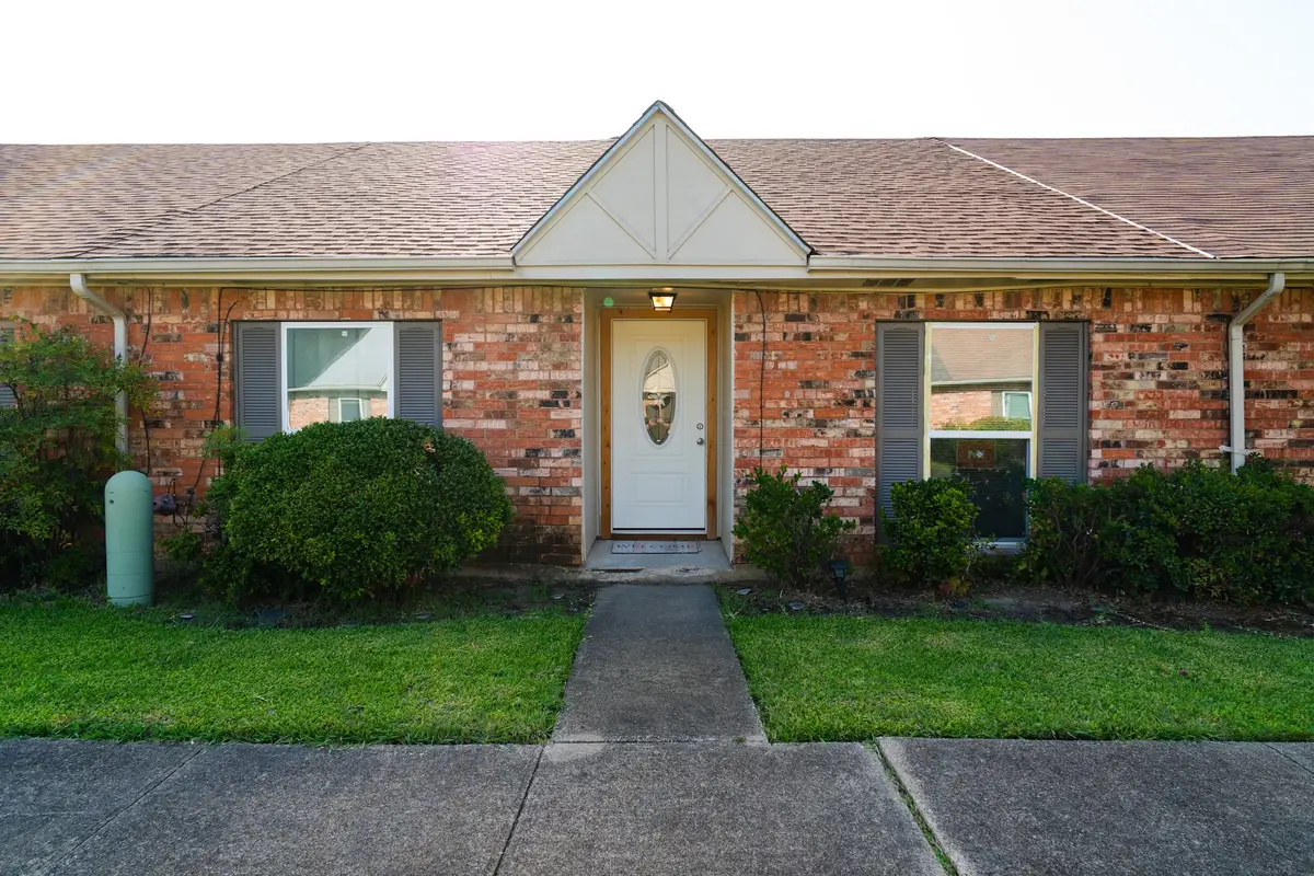 27 W Townhouse Lane, Grand Prairie, TX 75052 - #1