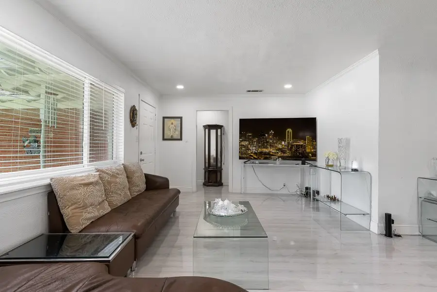 2546 Havenhurst Street, Farmers Branch, TX 75234 - #3