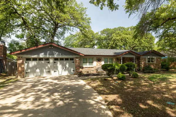 637 Post Oak Drive, Hurst, TX 76053