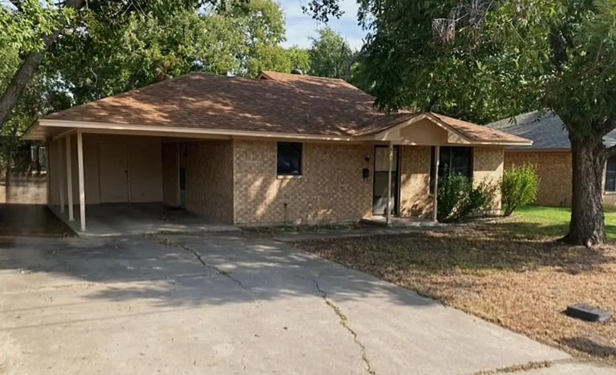 826 W 9th Street, Bonham, TX 75418 - #1