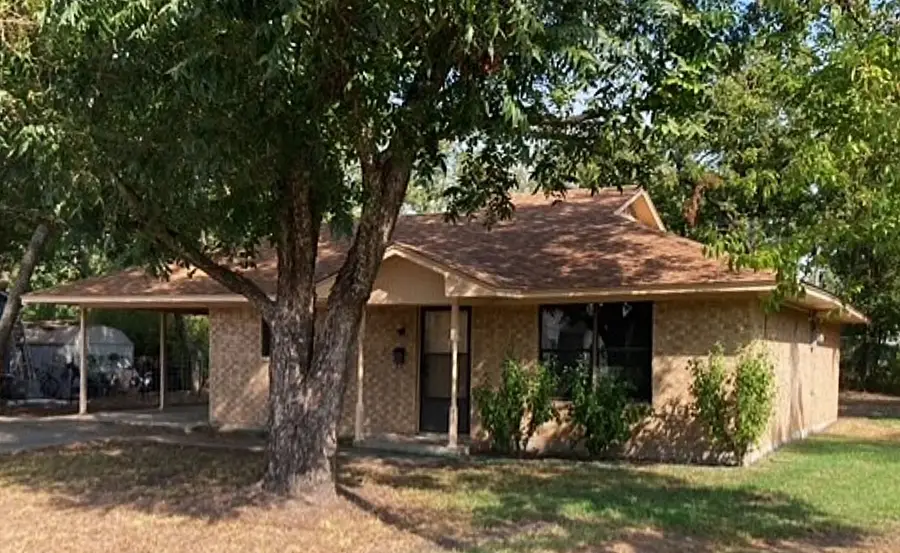 826 W 9th Street, Bonham, TX 75418 - #2