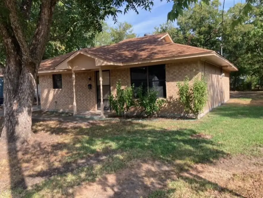 826 W 9th Street, Bonham, TX 75418 - #3