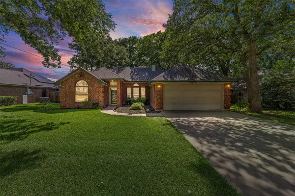 664 Parkridge Boulevard, Burleson, TX 76028