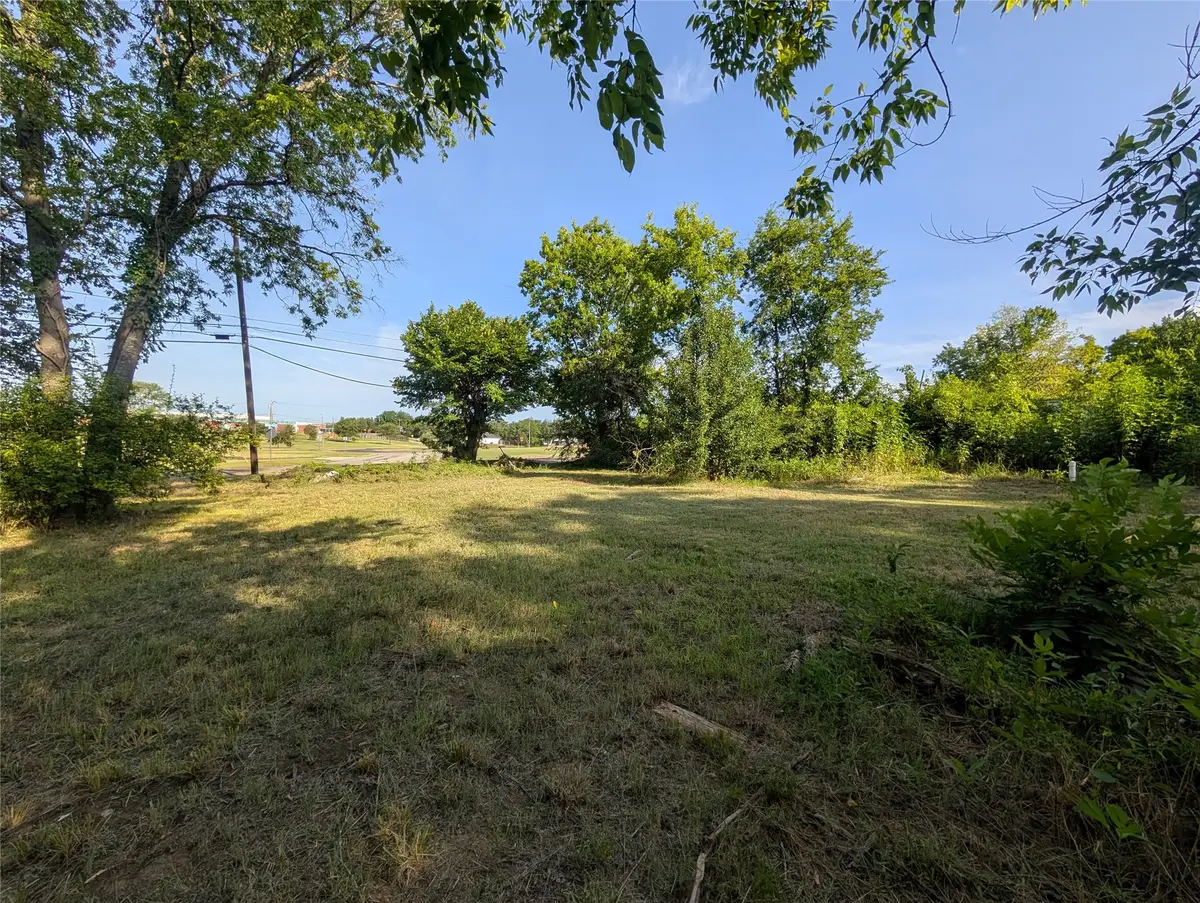 910 N Houston Avenue, Denison, TX 75021 - #1