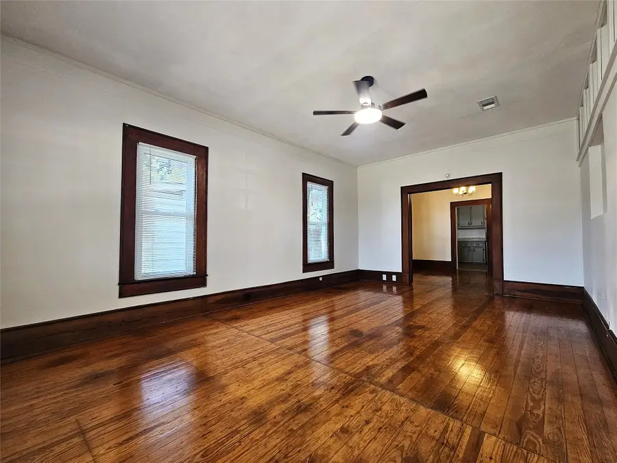 305 W Sabine Street, Groesbeck, TX 76642 - #3