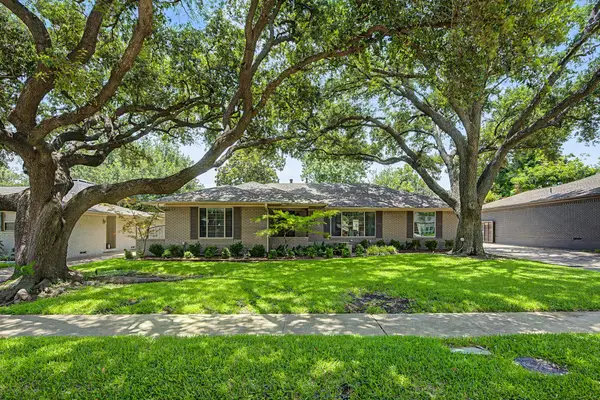 6238 Crestmont Drive, Dallas, TX 75214