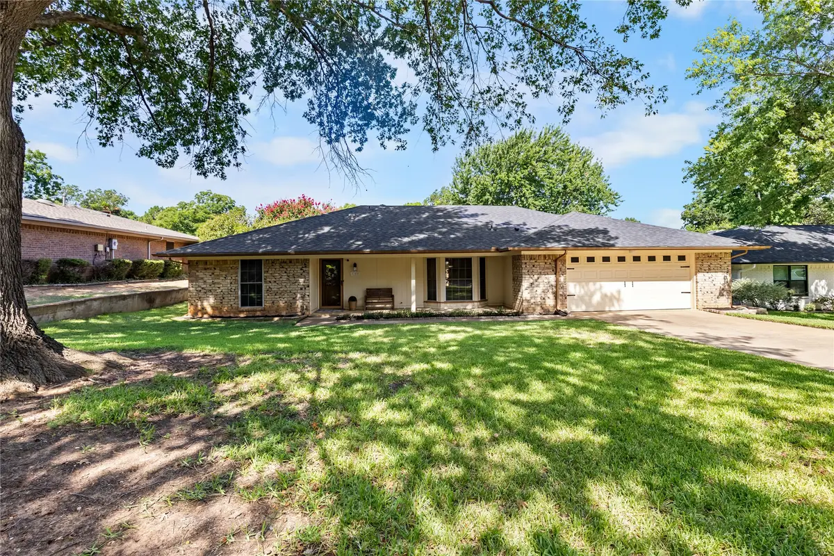 827 Yellowstone Drive, Grapevine, TX 76051 - #1