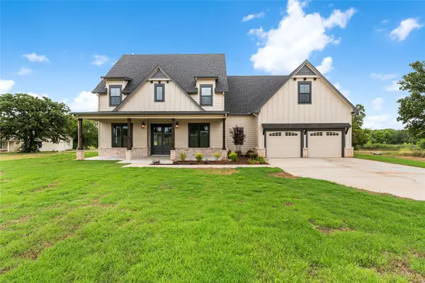 192 Lago Lane, Nocona, TX 76255