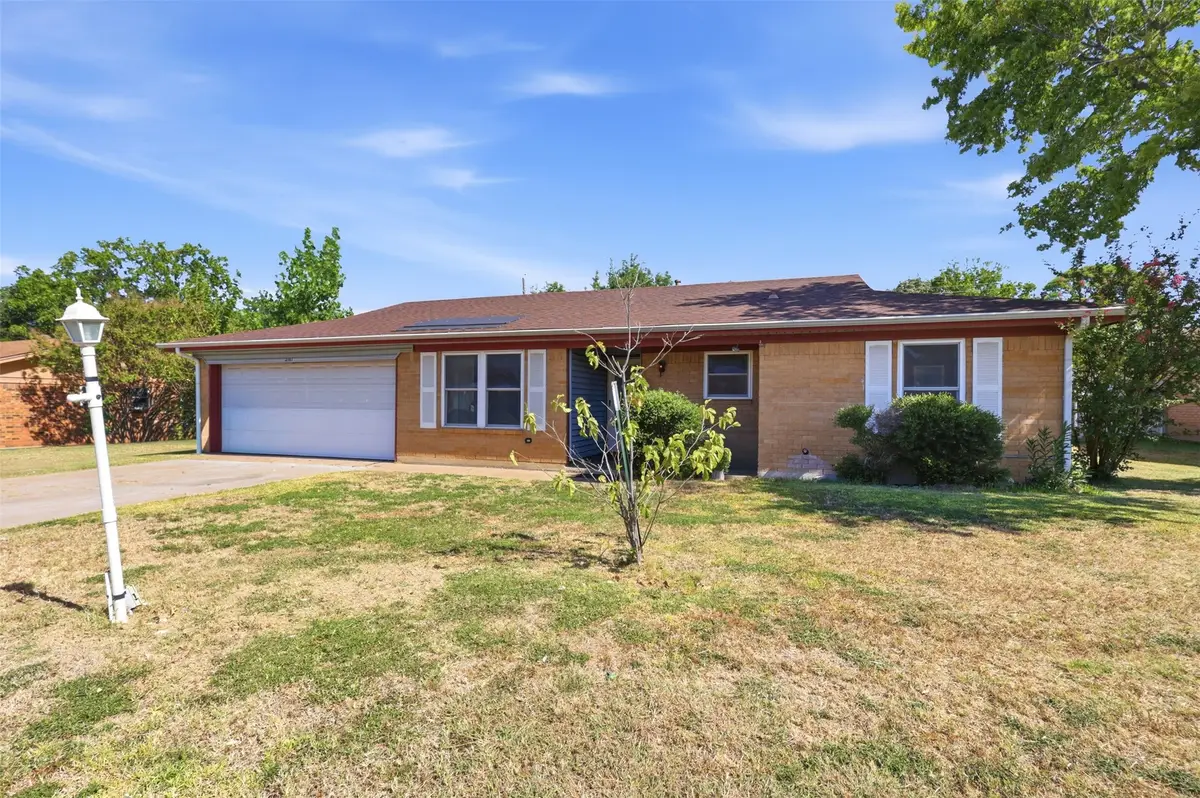 2107 10th Street, Mineral Wells, TX 76067 - #1
