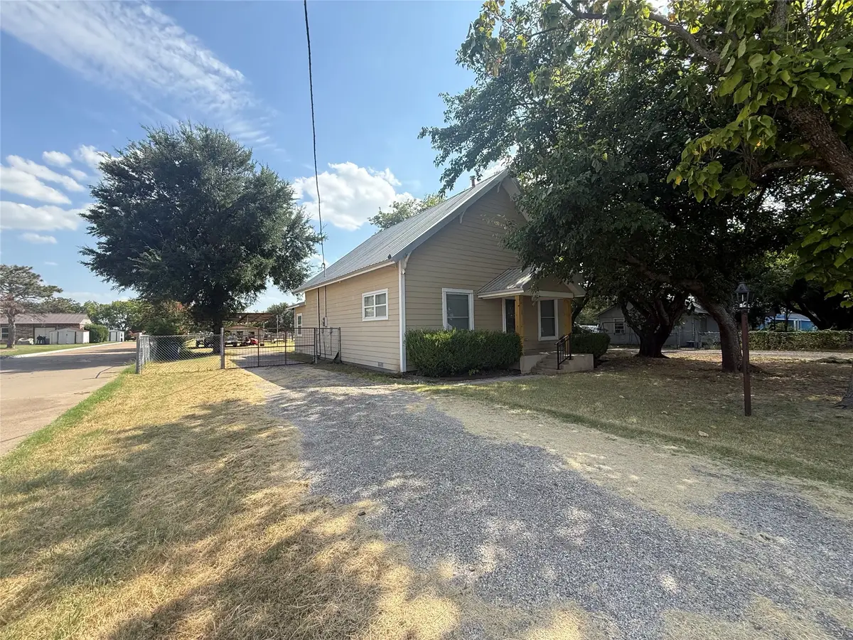 1009 W 7th Street, Justin, TX 76247 - #1