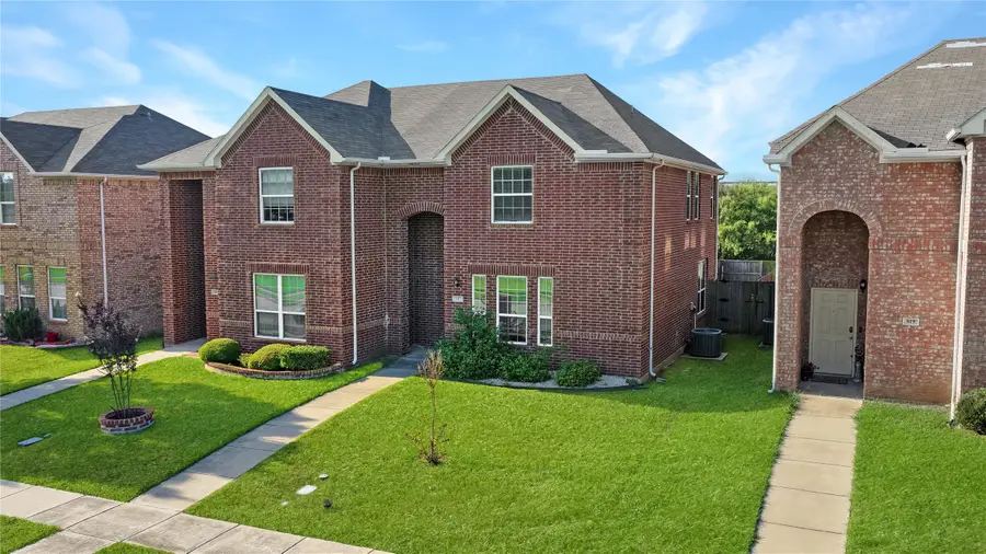 817 Jamie Drive, Grand Prairie, TX 75052 - #2