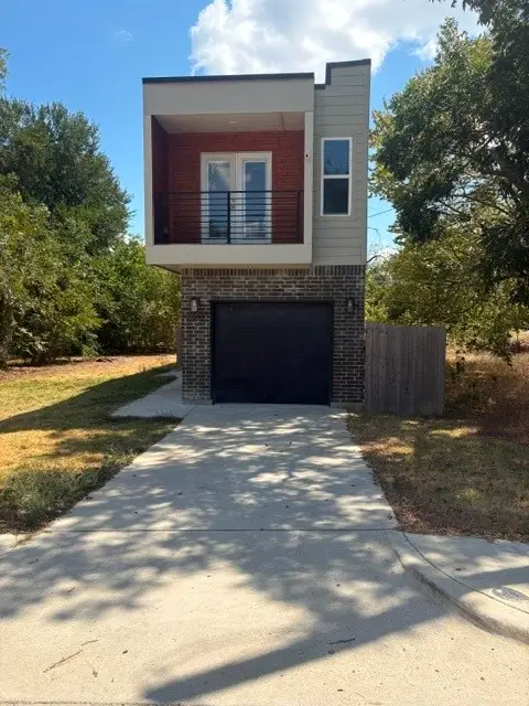 2432 St Clair Drive, Dallas, TX 75215