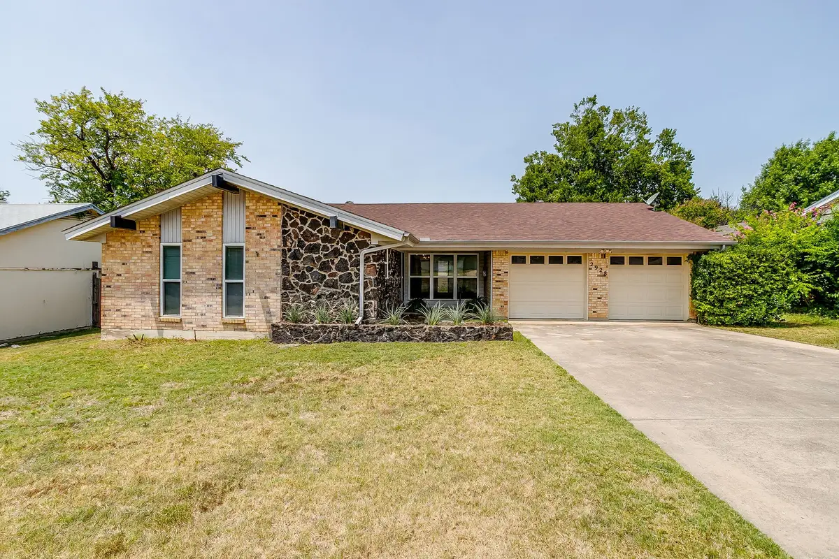 2928 Laredo Drive, Fort Worth, TX 76116 - #1
