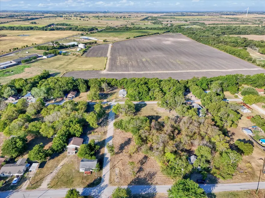 301 N Waco Street, Mart, TX 76664 - #2
