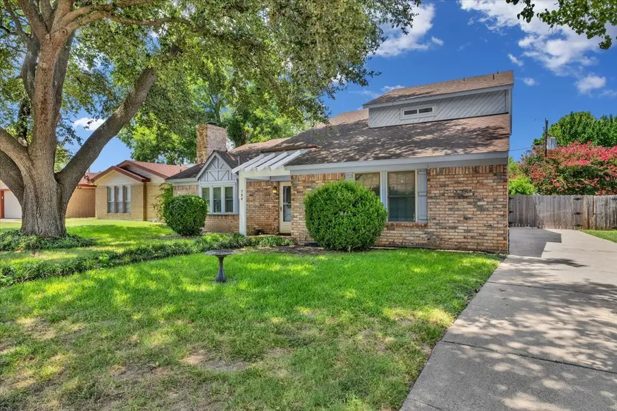704 Matthews Court, Arlington, TX 76012 - #2