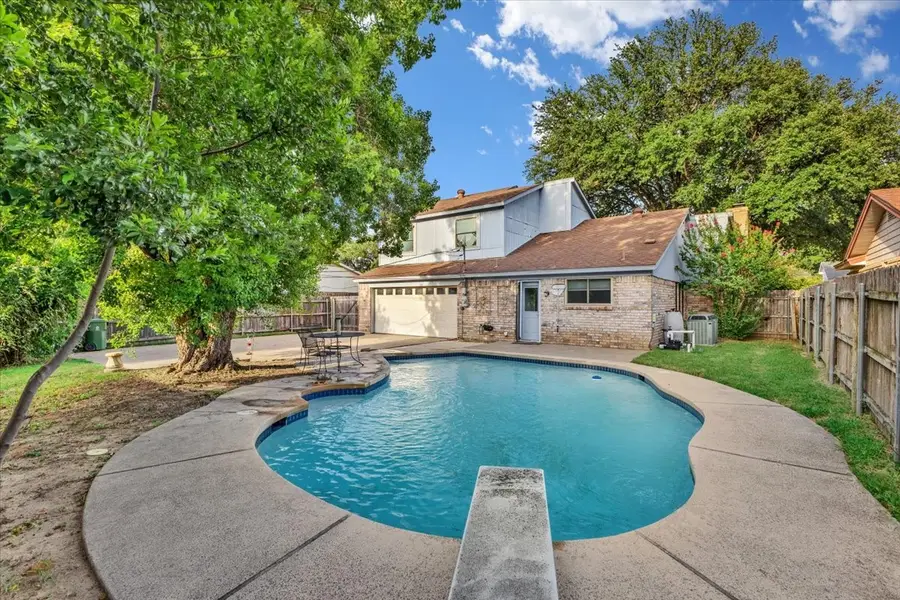 704 Matthews Court, Arlington, TX 76012 - #3