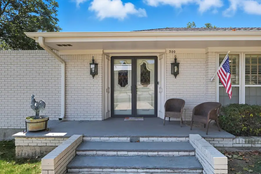 300 E Main Street, Whitesboro, TX 76273 - #2