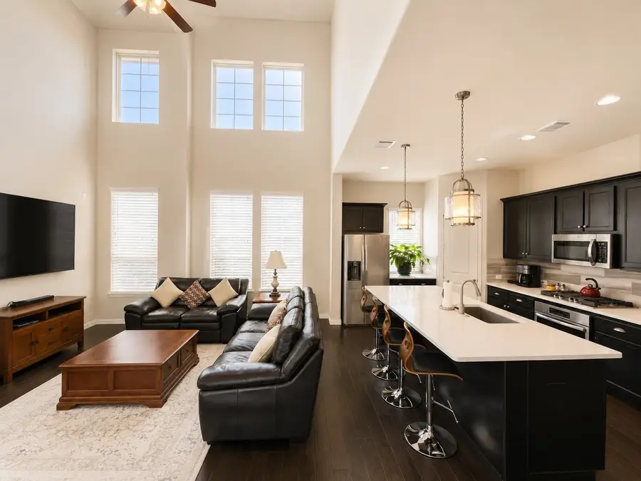 427 Renaissance Lane, Irving, TX 75060 - #2