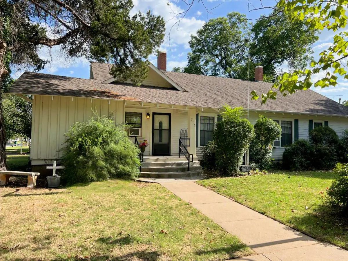 715 E Ikard Street, Henrietta, TX 76365 - #1