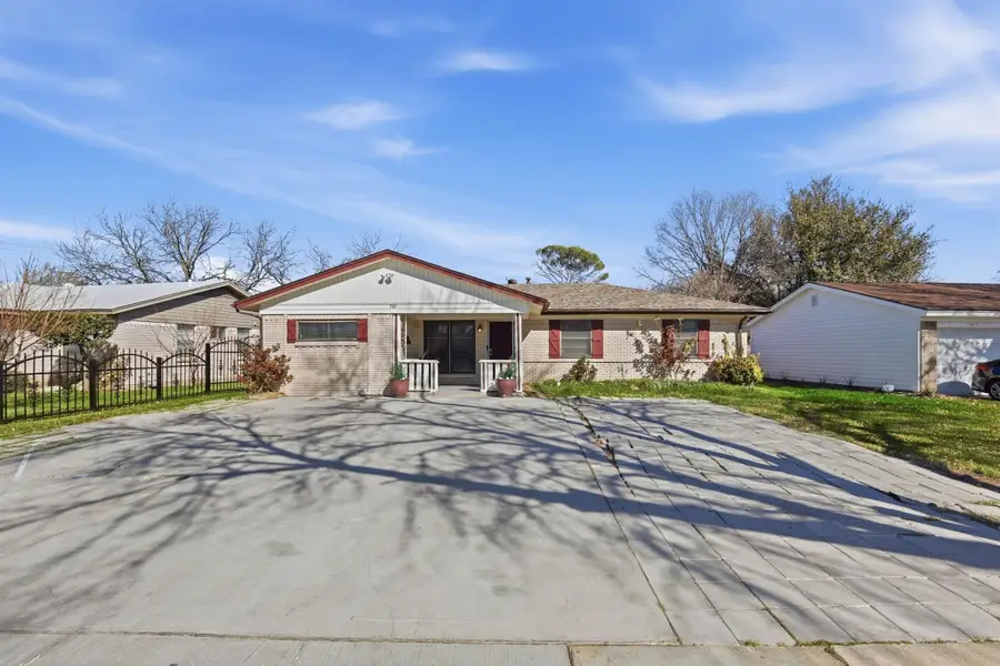 242 W Cober Drive, Grand Prairie, TX 75051 - #2