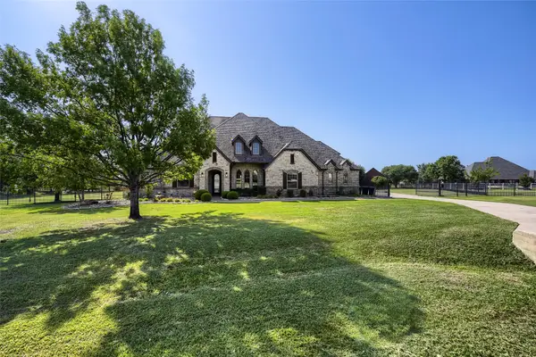 1501 Willow Tree Drive, Fort Worth, TX 76052