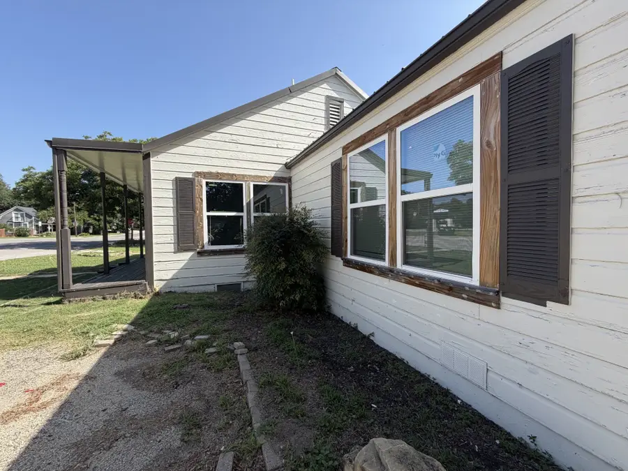 103 S Walnut Street, Lampasas, TX 76550 - #2