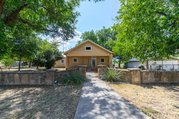 832 Peyton Street, Baird, TX 79504