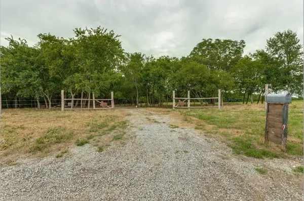 3805 County Rd, Wolfe City, TX 75496