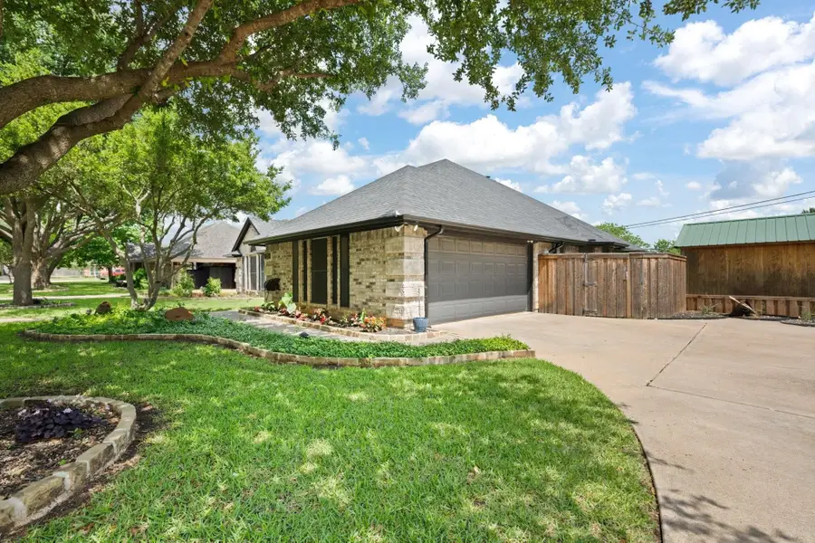 425 Sherwood Court, Burleson, TX 76028 - #2