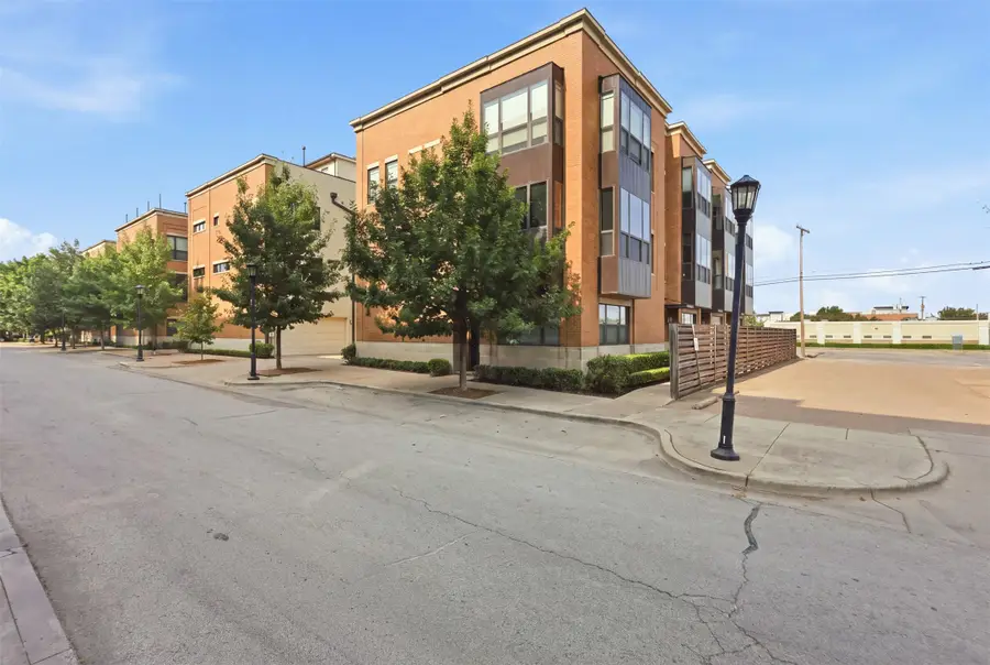 1114 S Adams Street, Fort Worth, TX 76104 - #2