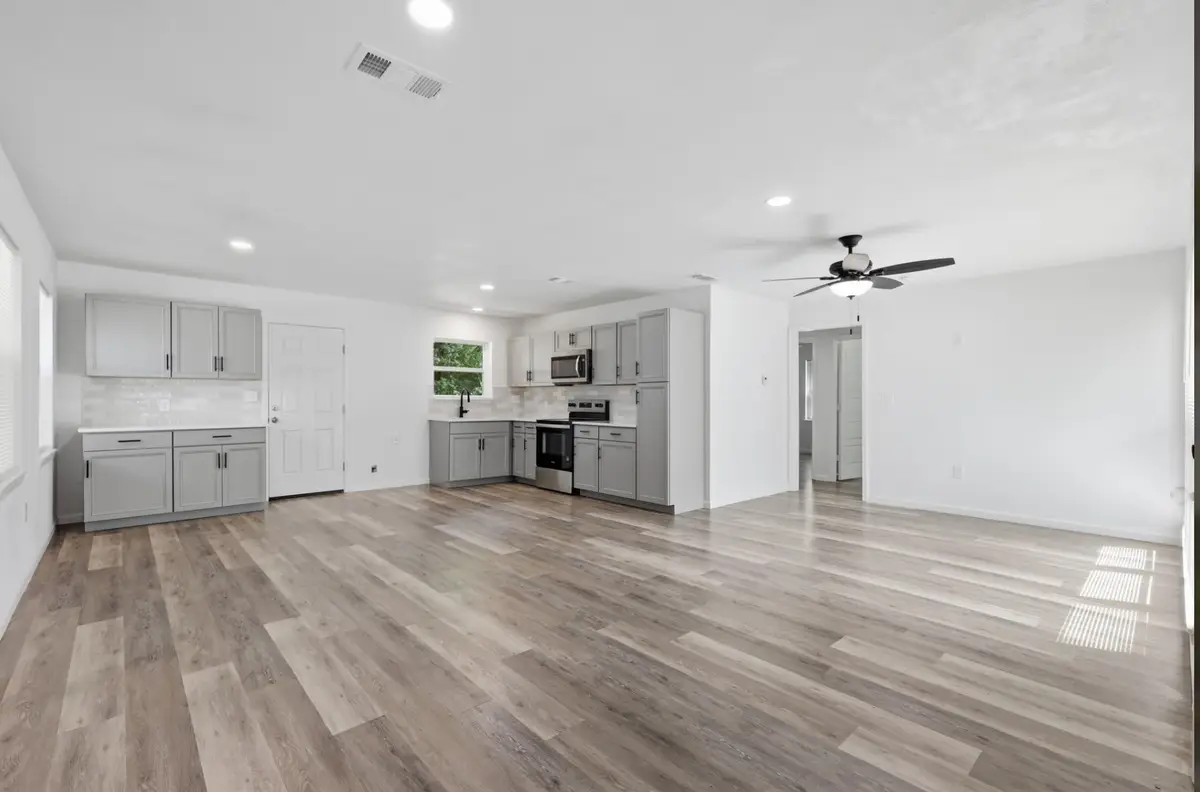 810 N Carrier Parkway, Grand Prairie, TX 75050 - #1