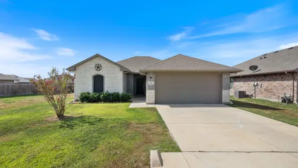 121 Willowbend Loop, Mabank, TX 75147