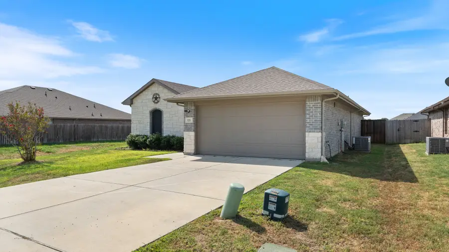 121 Willowbend Loop, Mabank, TX 75147 - #2